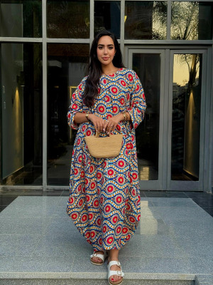 Long dress with elegant design Long dress with elegant design