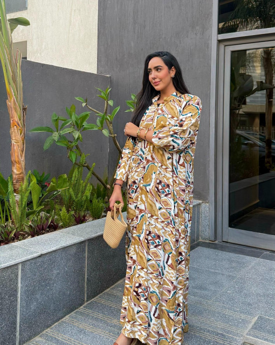 Long dress with a loose and comfortable design