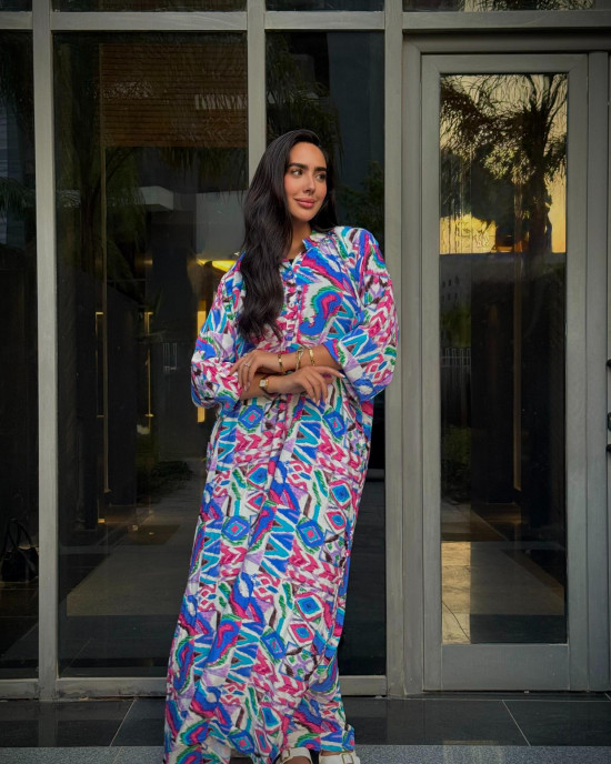 Long dress with a loose and comfortable design