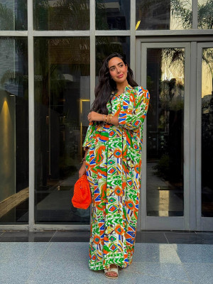 Long dress with a loose and comfortable design Long dress with a loose and comfortable design