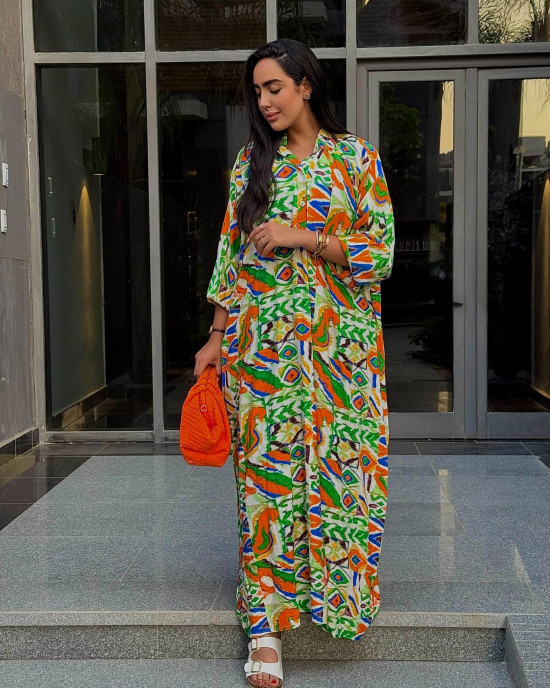 Long dress with a loose and comfortable design
