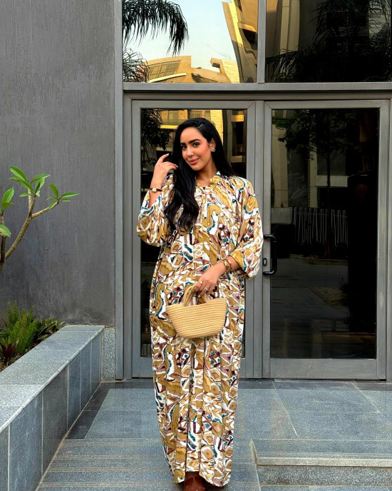 Long dress with a loose and comfortable design