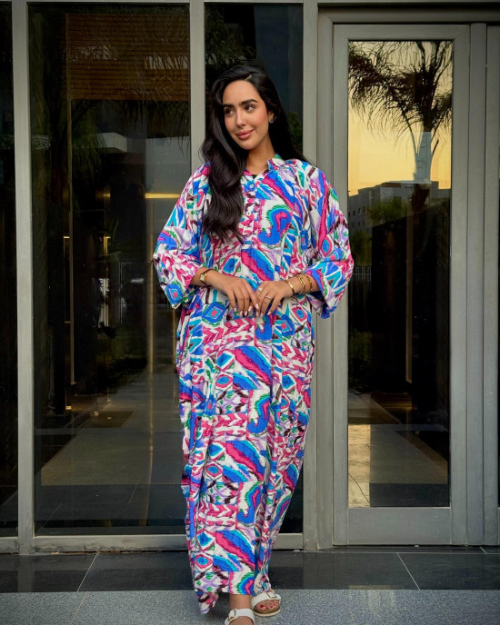 Long dress with a loose and comfortable design