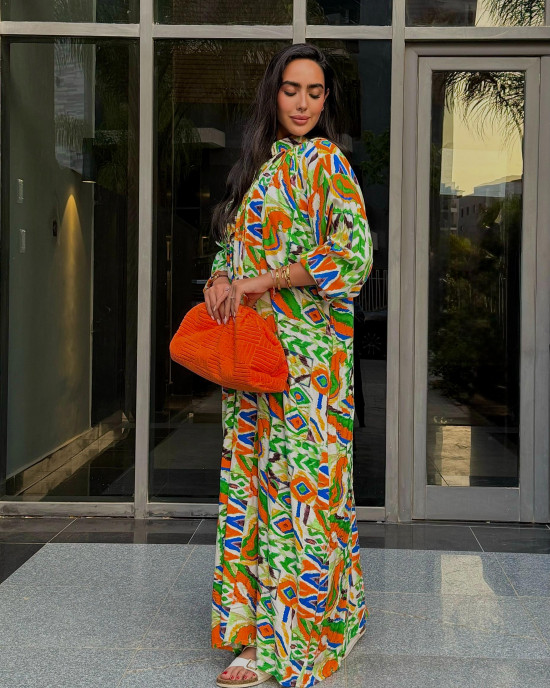 Long dress with a loose and comfortable design