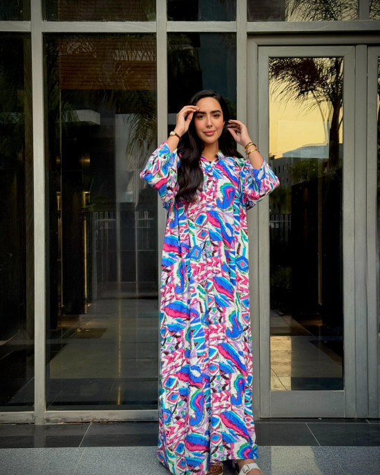 Long dress with a loose and comfortable design