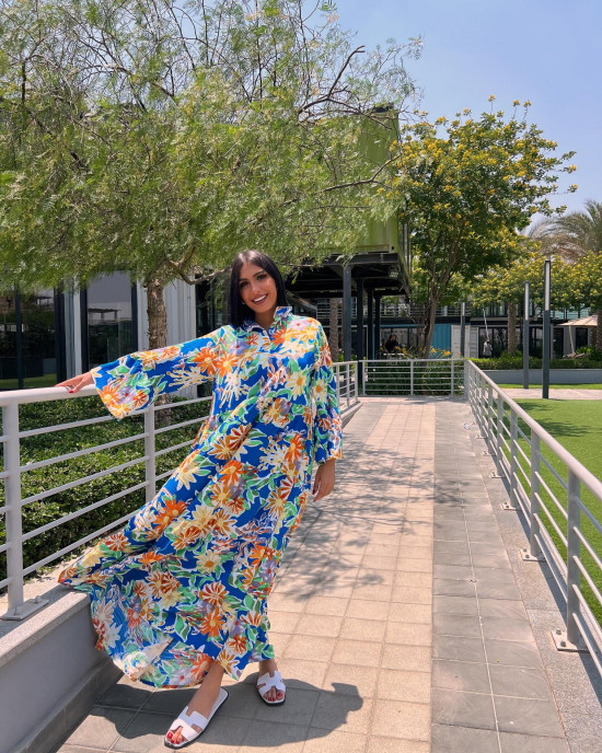Long dress with colorful floral patterns Long dress with colorful floral patterns