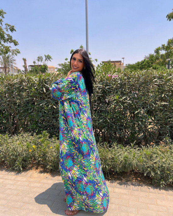 Long dress in brightly colored patterns Long dress in brightly colored patterns